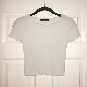 Brandy Melville - white lettuce edge crop tee - os